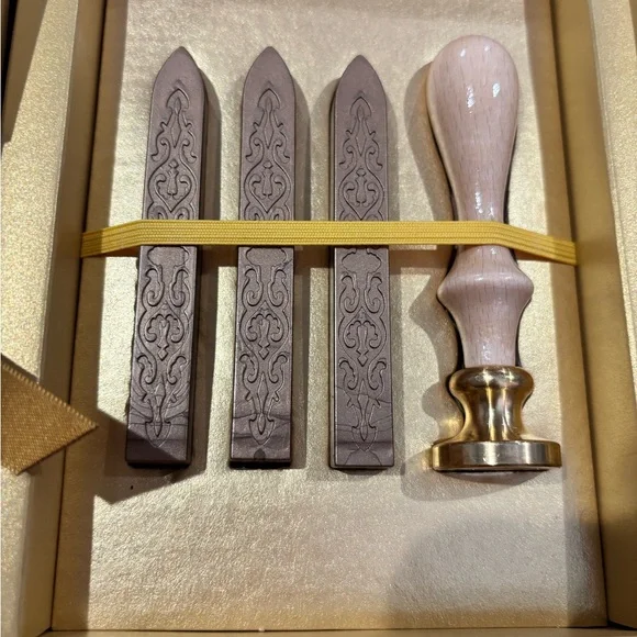 Fendi Holiday Gift - Wax Sealer , Cards & Envelope Set - Picture 4 of 5